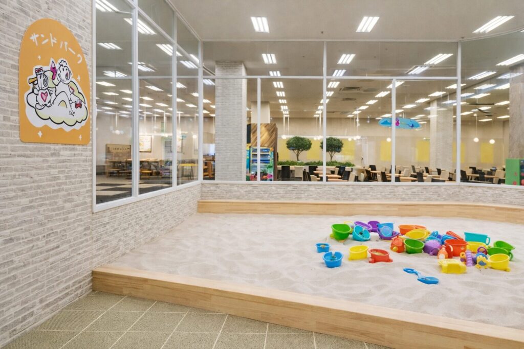 ピュアハートキッズランド大垣 砂場 室内砂遊び 子ども