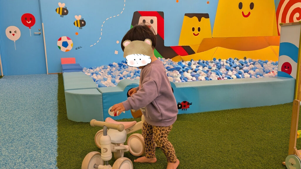 しまぐるランドみなとアクルスの遊具(三輪車のおもちゃ)